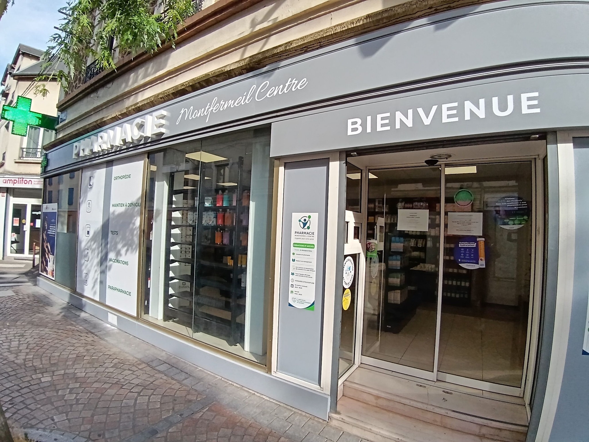 Façade Pharmacie Montfermeil Centre située à Montfermeil
